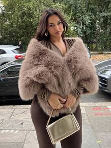 NegzBox 女士冬季仿狐狸毛仿毛领优雅 Melorad 披肩，适合作为新年服装 - 駝色 - 查看 1