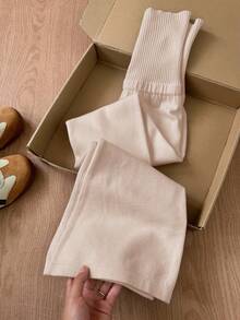 SHEIN Serisse Kids Pantalon en tricot évasé à taille haute simple et unicolore pour préadolescentes, couleur abricot, convient pour la maison, l'extérieur, le port casual quotidien. Pantalon évasé en tricot, pantalon évasé blanc, pantalon évasé abricot, pantalon en tricot côtelé abricot, pantalon en tricot blanc, pantalon évasé en tricot, pantalon évasé en tricot côtelé, assortis mère-fille, maman et moi, pour l'automne/l'hiver