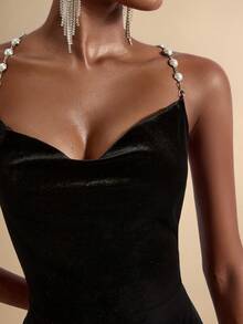 SHEIN Veneréa 天鹅绒垂坠领珍珠链露背美人鱼优雅女士派对礼服 - 黑色 - 查看 3