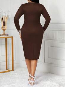 SHEIN Lady 大码优雅千鸟格拼接修身连衣裙，适合通勤 - 棕色 - 查看 2