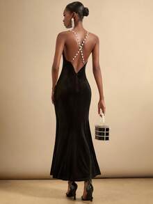 SHEIN Veneréa 天鹅绒垂坠领珍珠链露背美人鱼优雅女士派对礼服 - 黑色 - 查看 2