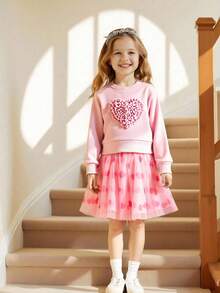 SHEIN Glamorique Kids Vestido pulôver exclusivo de malha com estampa de coração para meninas com bainha de malha rosa, doce e fofo, moderno para o outono, vestido em formato de coração para meninas - Rosa - Ver 3