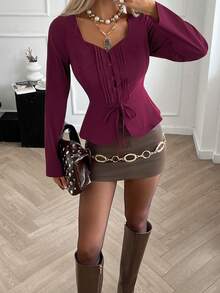 Siren Gaze 2025 Nuova Blusa casual da donna a tinta unita con pieghe, fiocco e bottoni, adatta per San Valentino e Capodanno, colore rosso o bordeaux. Nuova Blusa casual a tinta unita con collo a cuore, maniche lunghe e vita annodata, adatta per Natale e Capodanno - Viola rosso - Visualizzare 6