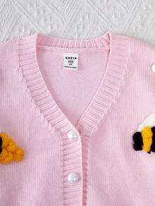SHEIN 休闲、时尚又可爱的粉色花朵蜜蜂图案毛衣套装，包含一件开衫和一条针织百褶裙，柔软舒适，适合日常穿着、旅行、度假、居家、幼儿园、秋冬季节、圣诞节、开学季、派对等场合，也是春秋季节的百搭服装，更是女孩们节日穿搭的理想之选。 - 粉色 - 查看 8
