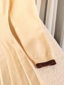 Tween Mädchen (große Teenager) Neuer Herbst/Winter Minimalistisches High-End Langarm Plissee Strickkleid, Saum und Manschetten mit subtiler Kontrastfarbe, modisches und vielseitiges gestricktes Kleid
