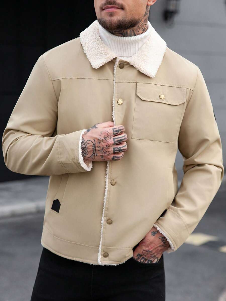 Manfinity CasualCool Áo khoác nam dài tay cổ lông lót giữ nhiệt, kiểu dáng thường ngày, cài cúc một hàng, màu kem, thích hợp cho mùa thu/đông. Áo sơ mi nam màu be cài cúc, phong cách đường phố, cổ điển, thích hợp cho mặc hàng ngày, đi chơi cuối tuần, hoạt động ngoài trời, du lịch, môi trường làm việc thoải mái hoặc các dịp bán trang trọng, quà tặng cho bạn trai/chồng, quà kỷ niệm, quà Giáng sinh. - Màu Khaki - Xem 1