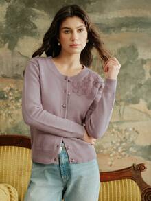 Anewsta Áo len cardigan nữ thanh lịch với cúc ngọc trai và thêu hoa, cổ tròn, thích hợp cho mùa thu, xuân, hạ, năm mới, tiệc tùng, đám cưới, thanh lịch, sang trọng, sành điệu, giáng sinh, lễ hội, ngày lễ, đi chơi, ấm cúng - Màu tím hoa cà - Xem 3