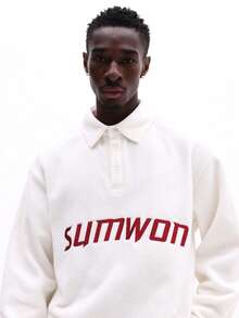 SUMWON 长袖 Polo 衫，纽扣门襟，醒目文字印花，适合日常休闲穿着 - 杏色 - 查看 1