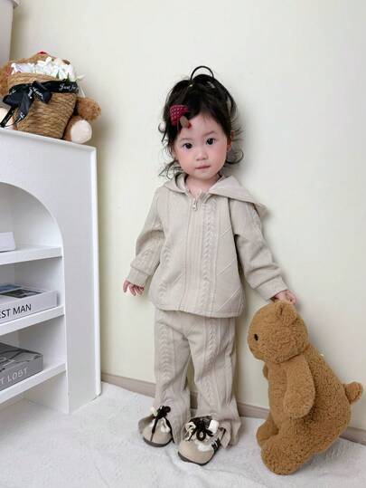 SHEIN 2 件套女婴秋冬新款 2025 提花针织菱形图案开衫夹克和喇叭裤套装，休闲时尚装