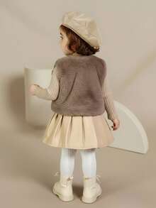 SHEIN 3 Stücke Baby Mädchen Herbst/Winter Mode eleganter süßer Street-Style khakifarbene Fellweste Jacke mit Schleifendekor, kombiniert mit khakifarbigem A-Linien Rock und geripptem Langarm-Top, 3 Stücke Outfit-Set für Herbst/Winter, Partytragen - Khaki - Übersicht 2