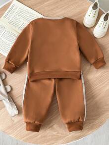 SHEIN 3件套男婴幼儿0-3岁秋冬休闲可爱熊斜挎包+长袖羊毛衫+裤子3件套服装 - 棕色 - 查看 2