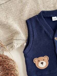 SHEIN 男士休闲可爱小熊图案针织背心外套，舒适百搭，适合秋冬季外出穿着