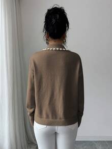 SHEIN Elenzya Aniusta 女士秋冬休闲上衣，适合度假、独立日、劳动节、哥伦布日、感恩节、情人节、复古风、斯德哥尔摩风、图卢姆风、韩版风、优雅百搭、学生装、教师装、哥特风、办公室装、商务休闲装、返校季等场合，黑色针织衫，领口饰有装饰。 - 卡其色 - 查看 2