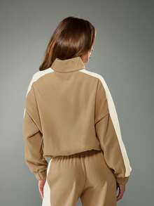 MISSGUIDED 半拉链宽松卫衣，撞色条纹和漏斗领设计，打造休闲周末舒适造型 - 卡其色 - 查看 2