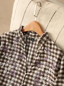 Elaquor Camisa casual de talla grande con estampado a cuadros y bordado floral, otoño - Café integral - Ver 4