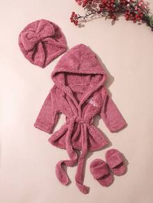 SHEIN 新生儿女孩摄影浴袍，配有配套头巾帽和迷你拖鞋，婴儿拍摄服装，爱心刺绣新生儿道具