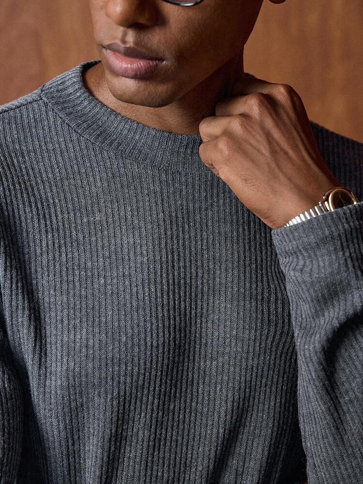 Camiseta de manga larga de cuello redondo acanalada gris de estilo casual y elegante para hombres