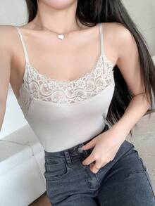DAZY 女士撞色蕾丝罗纹修身吊带背心 - 白色 - 查看 1