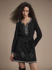 Chiquease Robe courte noire cintrée à la taille, style bohème Top de gamme pour femmes en automne/hiver, avec patchwork de rubans pailletés et ornements de strass - Noir - Voir 7