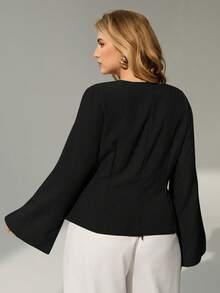 Auralis 新款时尚通勤风腰部褶裥修身不对称下摆长袖喇叭袖V领裹身V领加大码长袖卡其色衬衫 - 黑色 - 查看 3