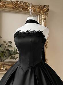 Lovelzi 优雅的法式奶油色缎面蕾丝领双层A字短款连衣裙，适合宴会、商务、宾客着装、正式场合。