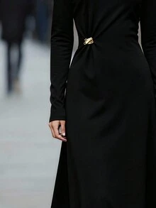 Balvessa Robe mi-longue élégante pour femmes avec col rond et décoration de boucle métallique