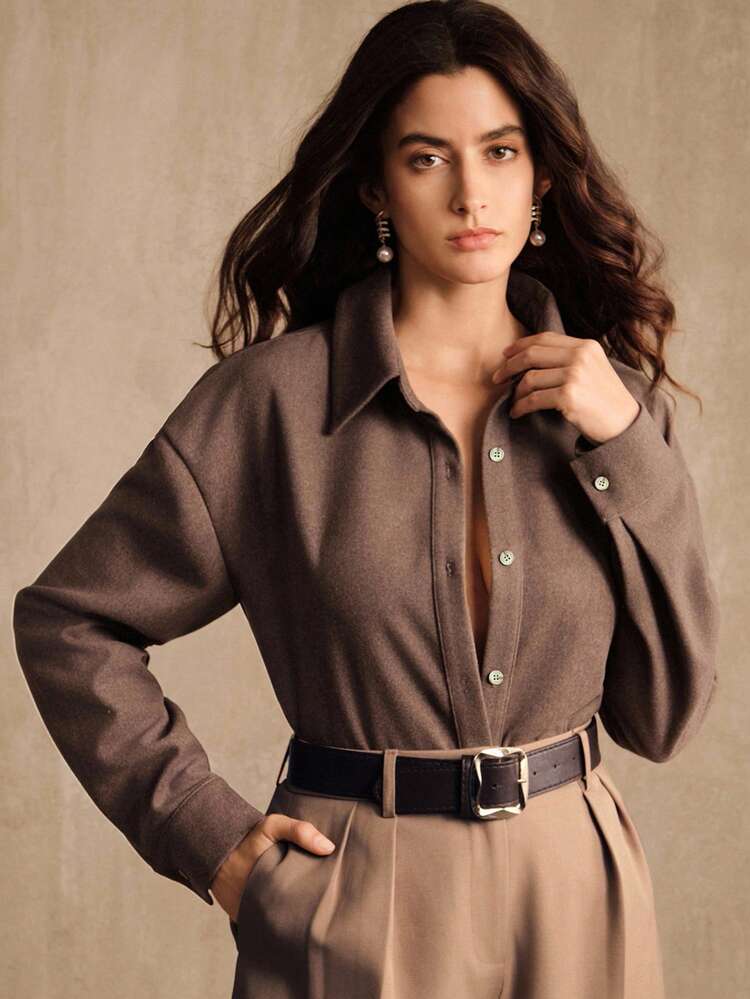 Camicia elegante e versatile da donna, con ricamo, sottile