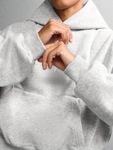 SUMWON 短款连帽衫，饰有刺绣 Logo 和罗纹下摆，适合休闲冬季街头服饰，纯色款 - 灰色 - 查看 5