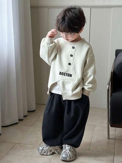 2 件套年轻男童休闲个性化下摆拼布圆领运动衫和裤子套装，适合返校、生日、迎婴派对、节日派对、秋冬季