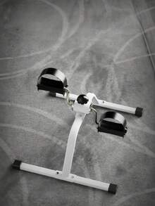 1件装迷你可调节自行车脚踏训练器便携式健身器材，适用于手臂和腿部训练，家庭办公室使用，四季皆宜的健身器材