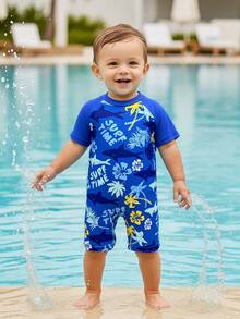 穿上这款儿童连体防晒泳衣，尽情享受夏日乐趣！泳衣采用“冲浪时光”印花、可爱的鲨鱼和热带图案，UPF 50+ 防晒，速干面料，色彩鲜艳——是海滩、泳池或任何户外活动的理想之选。舒适贴身，背部拉链设计，方便穿脱。男宝宝沙滩装，男宝宝泳衣，短袖，男宝宝防晒泳衣 - 彩色 - 查看 4