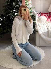 SHEIN EZwear Vêtements d'automne et d'hiver pour femmes, pull de Noël décontracté à la mode, tricoté en câble, en peluche chaude, patchwork à capuche. Cardigan de Noël et polyvalent pour la maison - Beige - Voir 5