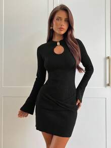 Aloruh فستان كنزة قصير مطرز بإبزيم معدني مفرغ أنيق للنساء