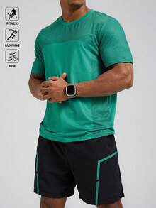 Manfinity Sport Polished 2 件男士绿色圆领短袖上衣和黑色短裤运动套装健身服跑步套装