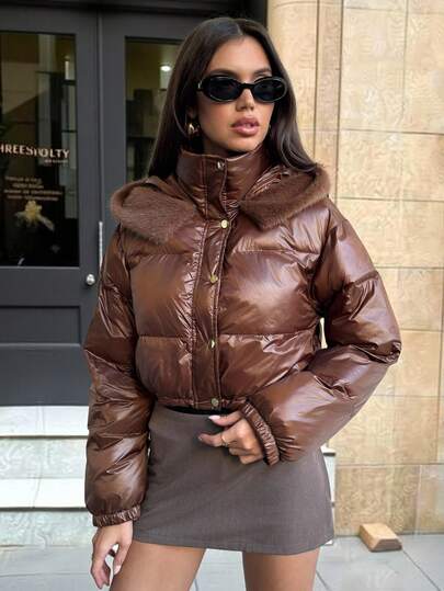 Aloruh Chaqueta corta con capucha de invierno para mujer en color marrón