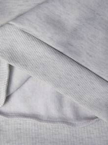 SHEIN Conjunto de 2 piezas de camisetas deportivas para niñas y niños pequeños, fabricadas en tela gris clara, con una camiseta deportiva de cuello alto con media cremallera y pantalones deportivos sueltos, suaves y cómodos, adecuados para el estilo deportivo casual de las niñas pequeñas, perfectos para el uso diario y las actividades al aire libre. - Gris Claro - Ver 5