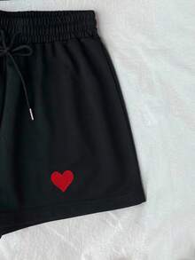SHEIN 大码女式刺绣爱心印花T恤和松紧腰短裤套装，适合户外运动，是送给女性、姐妹、母亲、母亲节、情人节的绝佳礼物，休闲时尚两件套。 - 黑色 - 查看 4