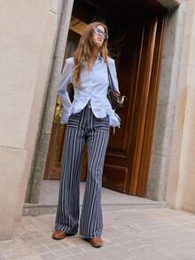 Nöista Quần ống rộng kẻ sọc với cạp cao và túi trước ngoại cỡ, mang đến kiểu dáng sang trọng và thanh lịch, hoàn hảo cho trang phục nghỉ xuân của nữ, phong cách thường ngày tinh tế, vẻ ngoài lịch lãm, trang phục sinh nhật lễ hội và ngày Valentine hiện đại. - Màu xanh hải quân - Xem 4