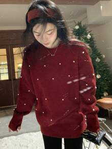DAZY 女士纯色圆领落肩长袖仿珍珠装饰宽松针织毛衣，秋冬圣诞款 - 酒紅色 - 查看 2