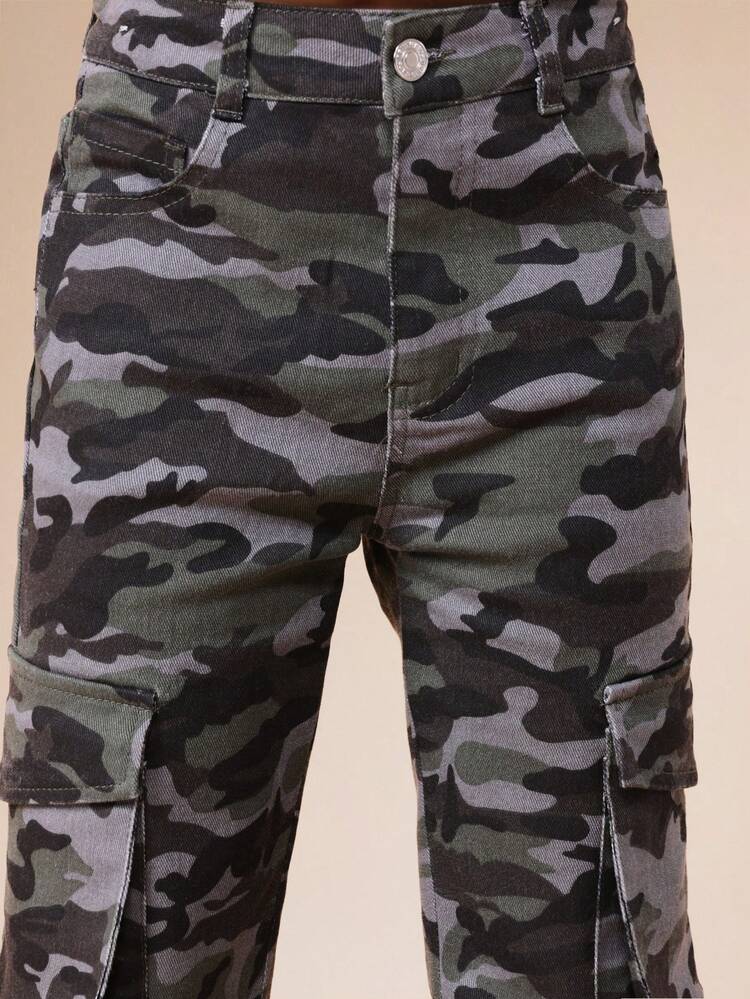 Schlagjeans im Camouflage-Look mit weitem Bein