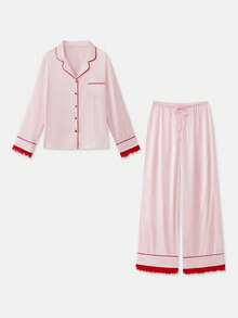 SHEIN Unity Conjunto de pijama de satén rosa con ribete rojo y adorno de plumas para otoño e invierno - Rosa - Ver 1