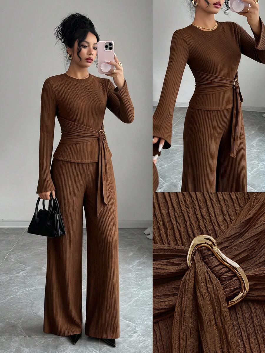 SHEIN Elenzya 女士优雅纯色纹理两件套，圆领长袖褶皱系带腰身金属纽扣装饰修身T恤和松紧腰直筒宽松裤 - 棕色 - 查看 1