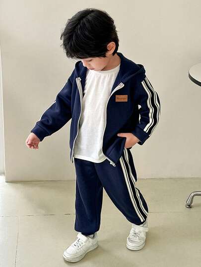 SHEIN Little Byeori 两件套儿童男童休闲拼接丝带连帽卫衣和宽松运动裤套装，适合上学、花园、海滩、生日、春季、夏季、秋季和冬季穿着。