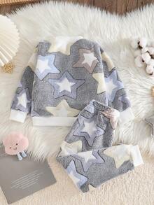 SHEIN 两件套女童星形图案可爱舒适长袖上衣和裤子睡衣套装，秋冬女童家居服套装灰色星形图案天鹅绒套装儿童两件套 - 灰色 - 查看 2