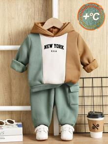 SHEIN 2 Stücke/Set Kleinkind Jungen/Mädchen Herbst & Winter Outfit, Patchwork Farbblock Kapuzenpullover Langarm Sweatshirt und Strickjose Set, bequem, lässig, täglicher süßer Buchstabengrafik einfacher Stil Basics, geeignet für Innen, Außen, Skifahren, tägliches Tragen, Sport, Spiel, Party, Fotoshooting, Urlaub
