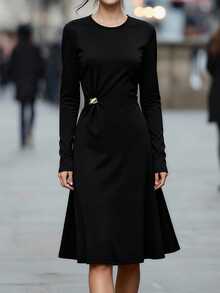 Balvessa Robe mi-longue élégante pour femmes avec col rond et décoration de boucle métallique