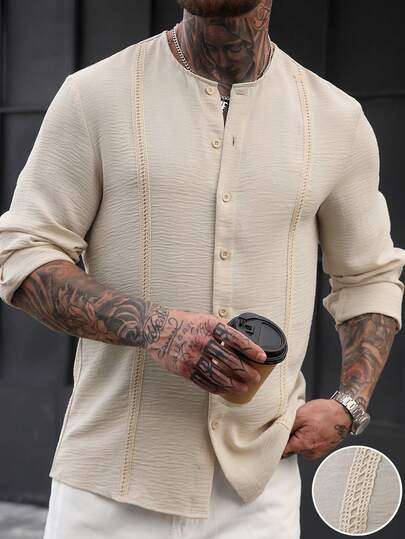 Manfinity CasualCool قميص رجالي مريح من قماش مجعد بياقة مستديرة وأزرار أمامية، بشريطين منسوجين على اللوحين الأمامي الأيسر والأيمن، مناسب لجميع المواسم وخاصة الخريف والشتاء، يمكن ارتداؤه بمفرده أو مع البدلات والسترات وغيرها. مناسب للارتداء اليومي والعطلات والمناسبات والتجمعات والمناسبات الأكاديمية الأنيقة والأعمال الفاشينية، تصميم بسيط ومتعدد الاستخدامات، مناسب للارتداء الشخصي أو كهدية لأصدقائك