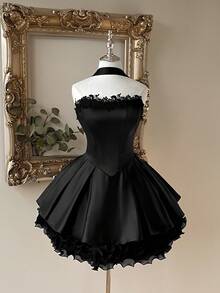 Lovelzi 优雅的法式奶油色缎面蕾丝领双层A字短款连衣裙，适合宴会、商务、宾客着装、正式场合。