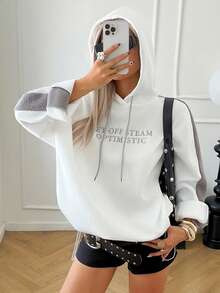 DAZY Moletom com Capuz Casual de Estilo de Rua com Letra, Contraste de Cores para Outono/Inverno para Mulheres - Cinza - Visão 5