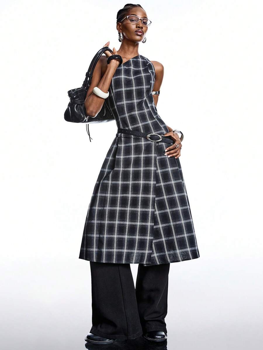 LYSMO 2025 New Arrive Minimalism Winter Women's Y2K Plaid Sleeveless Fitted Fashionable Crop Top - Black and White - View 1